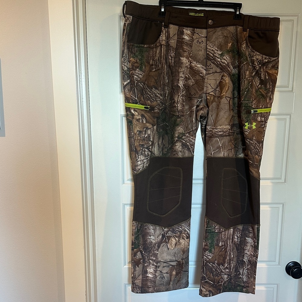 Under Armour Men’s Realtree Camo Cargo Pants with Brown Panels